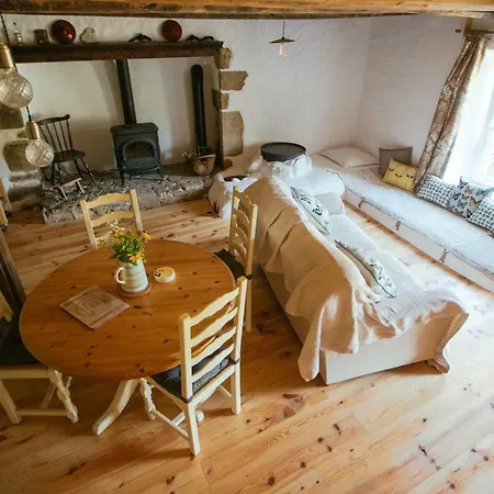 La Petite Maison Hébergement de vacances Laval-sur-Doulon